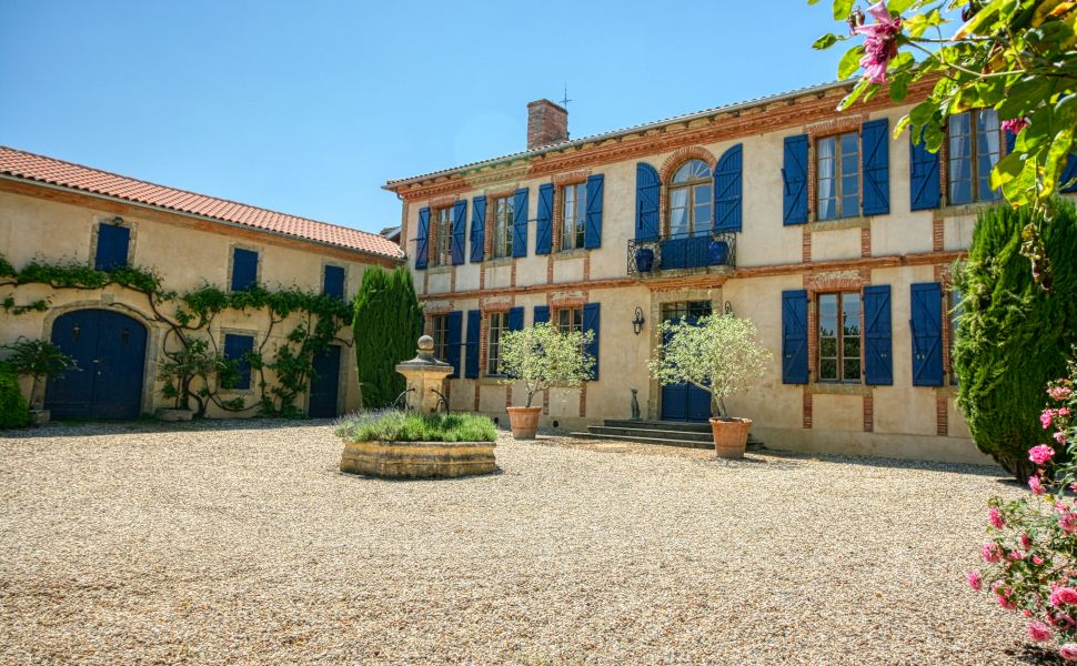 French property for sale - FCH946